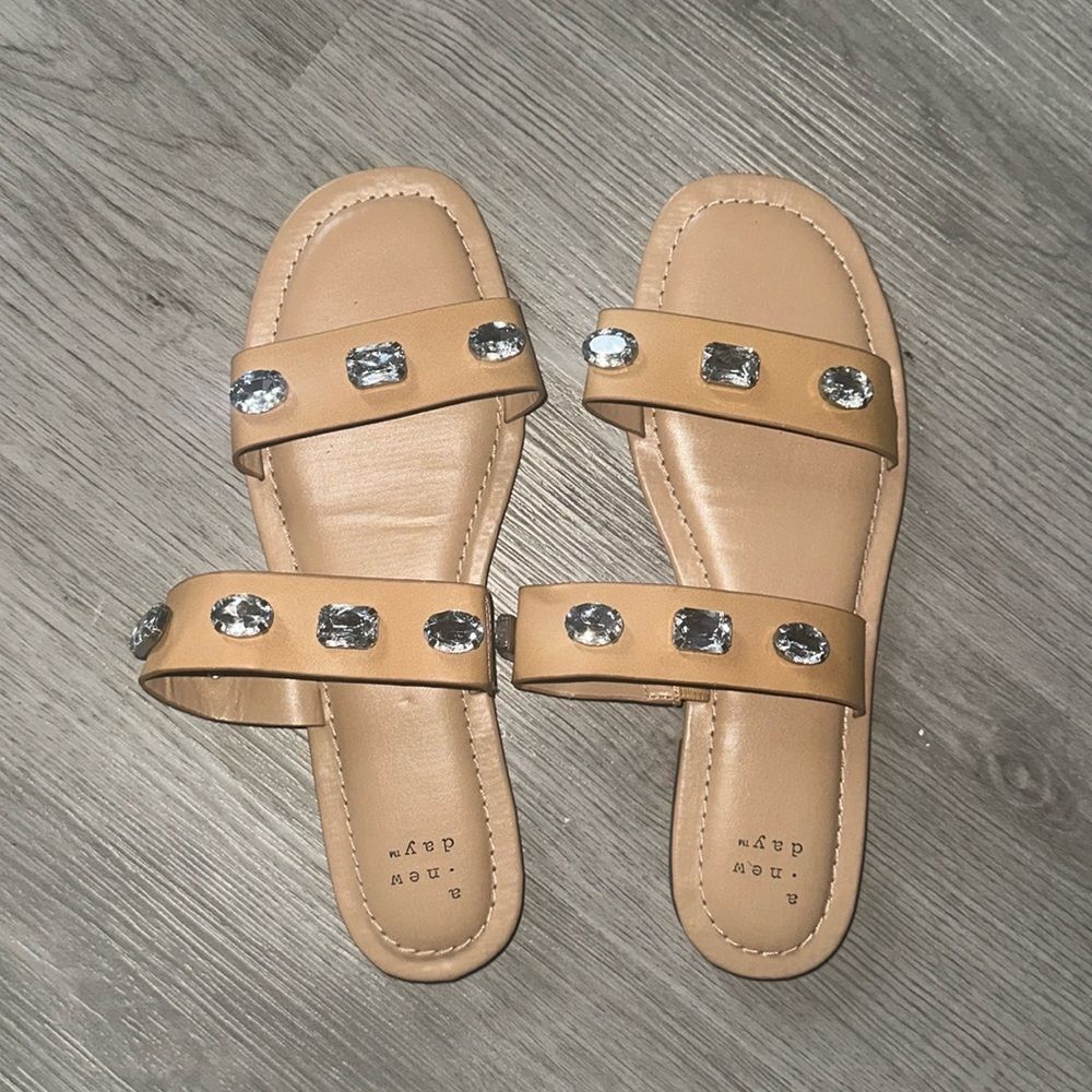 Worn once Sandals size 8